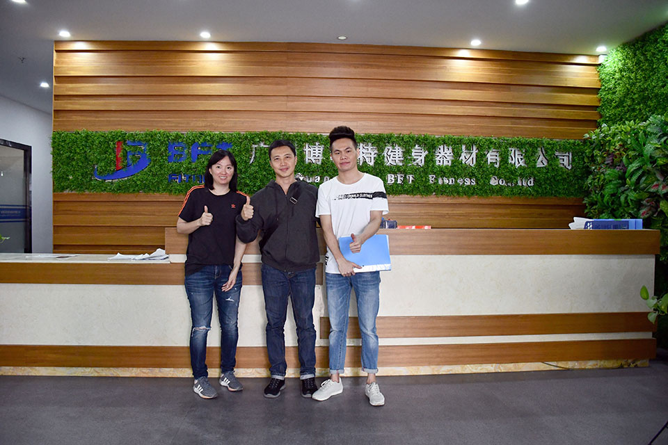 印度尼西亚客户来中国采购丝瓜下载APP健身器材